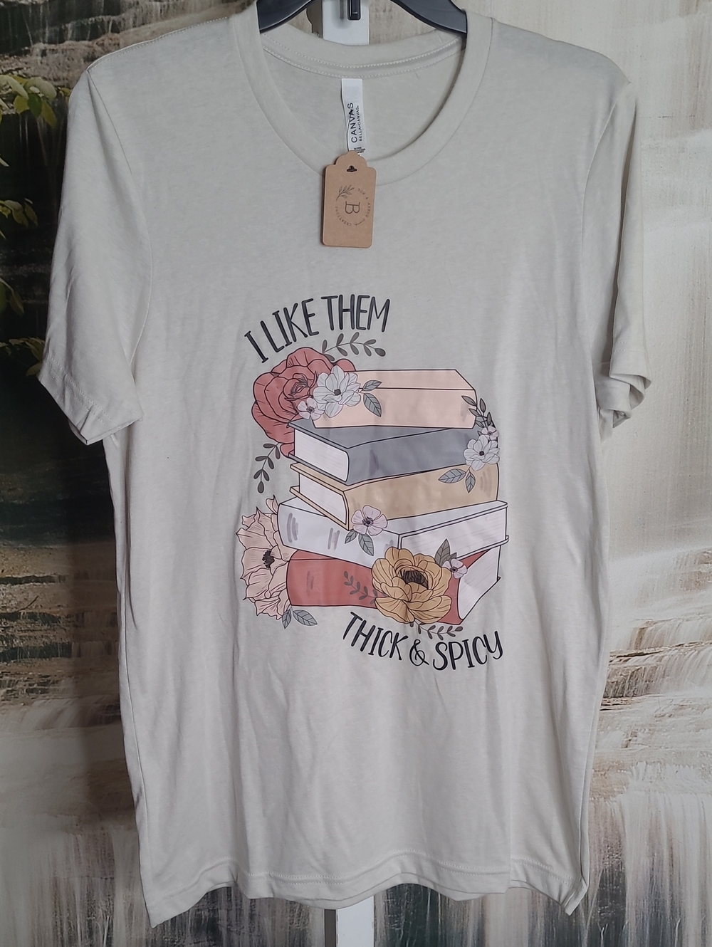 New! Womens Medium "I Like Them Thick & Spicy" Beige Short Sleeve Books Tee